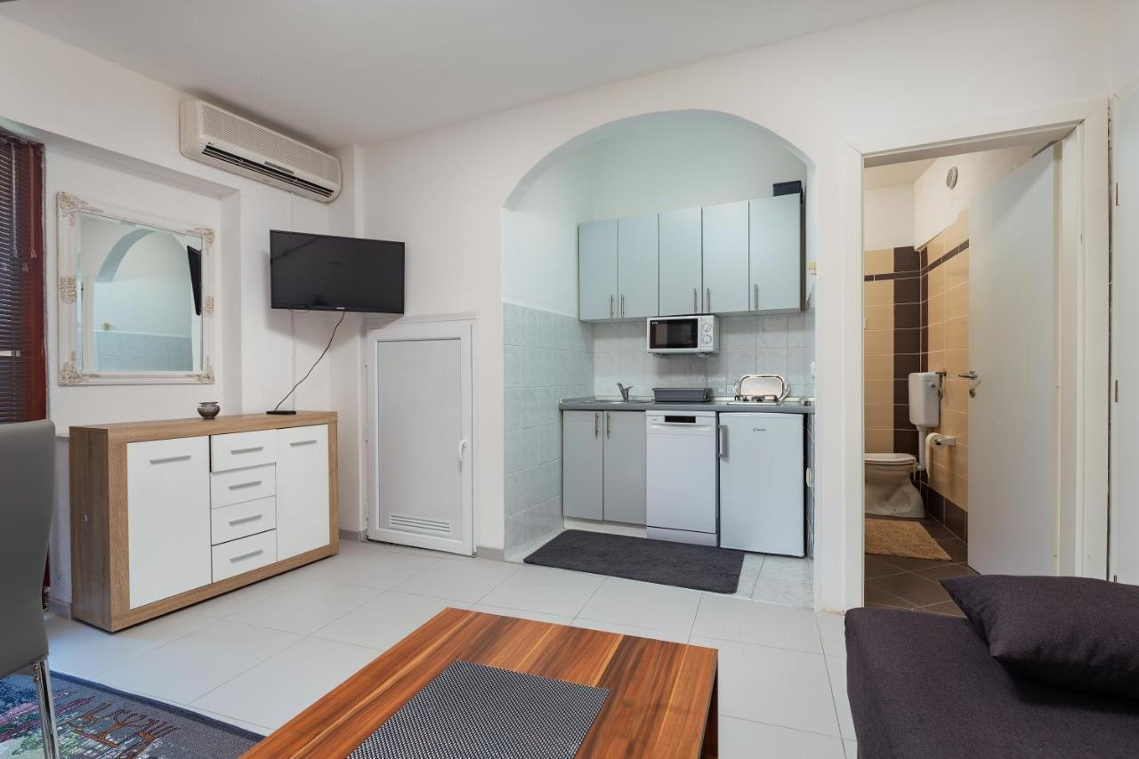 Top Central Apartments Пула Экстерьер фото