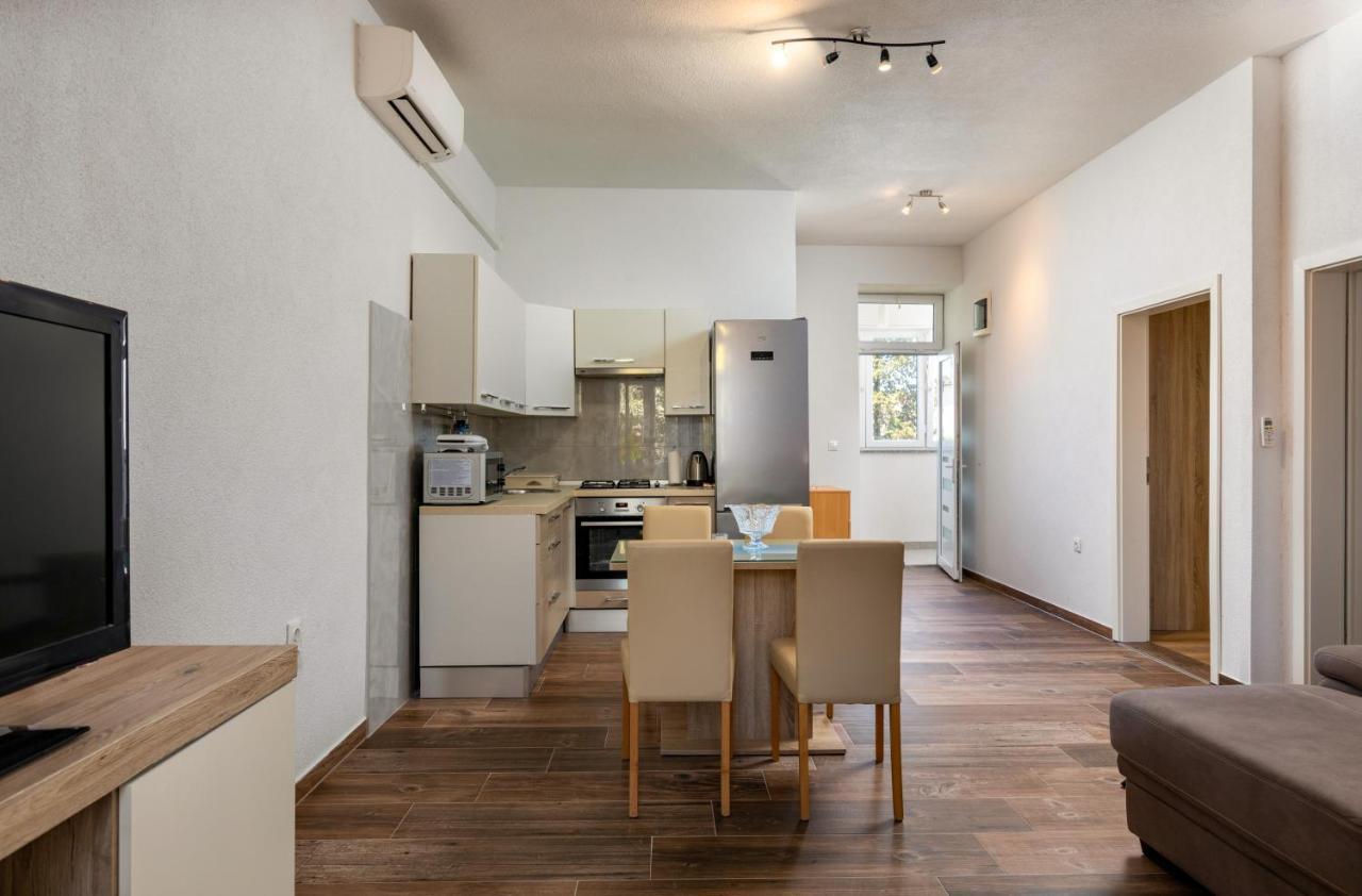 Top Central Apartments Пула Экстерьер фото